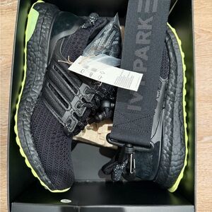 NEW w/Box IVY PARK x adidas Ultra Boost OG, Black & Neon Yellow, Size 5